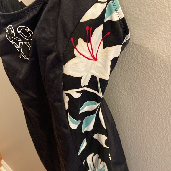 Women’s Roxy one piece swimsuit - Picture 2 of 4